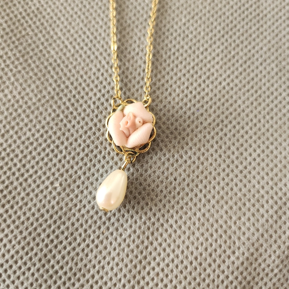 1928 Brand 90s Gold & Porcelain Pink Rose Necklace, brooch & Earring Set - Picture 6 of 7